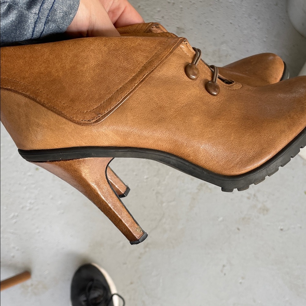 Me Too Tan Heeled Boots